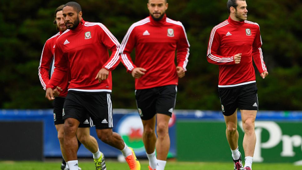 Отборът на Уелс тренира преди сблъсъка с Португалия