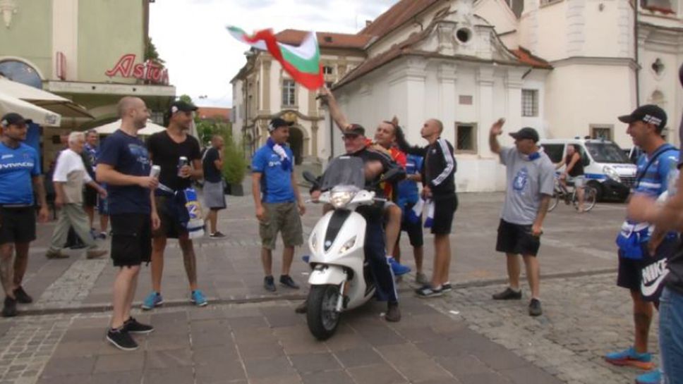 Фен на Левски на мотор развя българския флаг