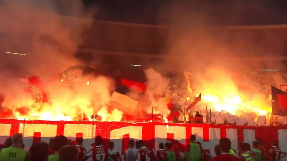 Феновете на Цървена Звезда надъхват своите играчи с "Pukni zoro" и "Jebe Bugare"