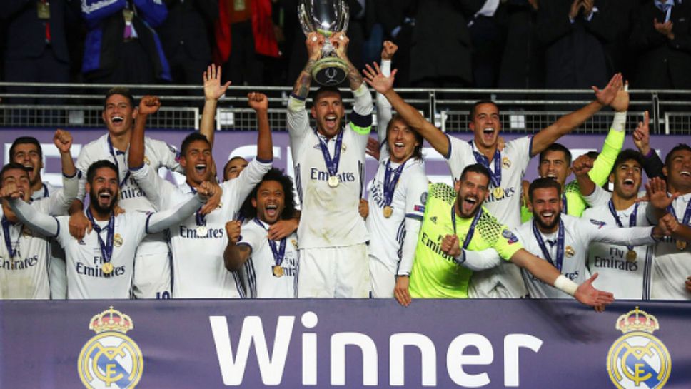 Играчи на Реал Мадрид окъпаха Зидан