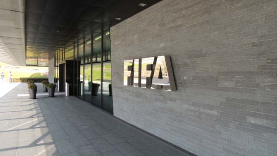 Двама от новите членове на комисия във ФИФА подадоха оставки