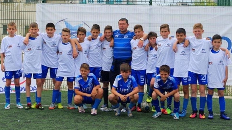 Школата на Черноморец (Бургас) отпразнува днес четири шампионски титли при подрастващите