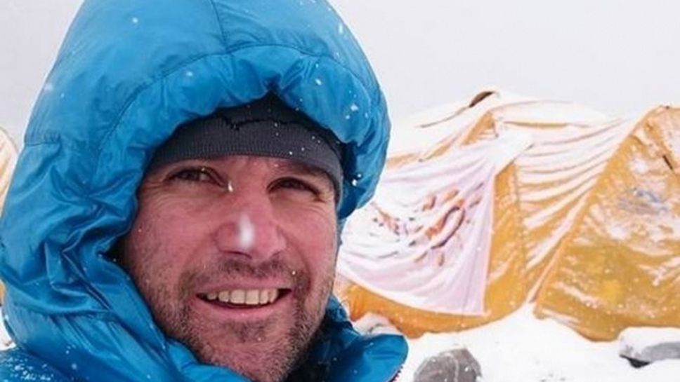 Атанас Скатов пристигна в базов лагер след изкачването на Еверест