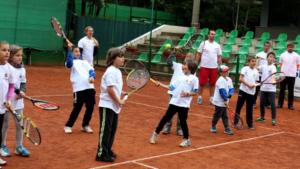 Министър Кралев: Радващо е, че програмата "Тенисът - спорт за всички" разширява своя обхват