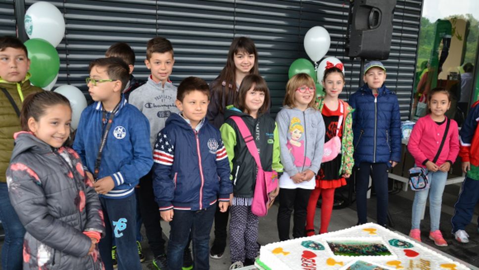 100 деца опитаха шампионската торта на Лудогорец и си тръгнаха с куп подараци