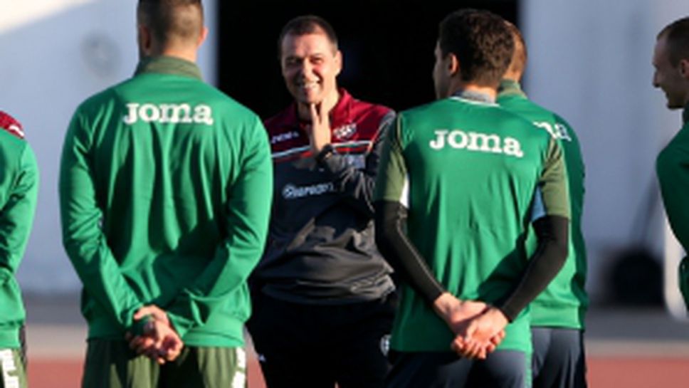 Националите с първа тренировка с Петър Хубчев