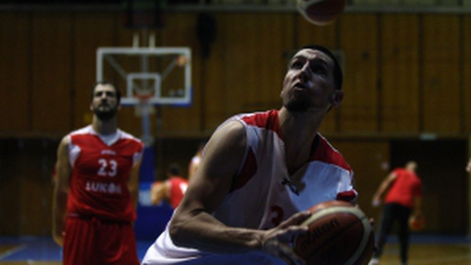 Тренировки на Лукойл и Орадея преди квалификацията за ШЛ