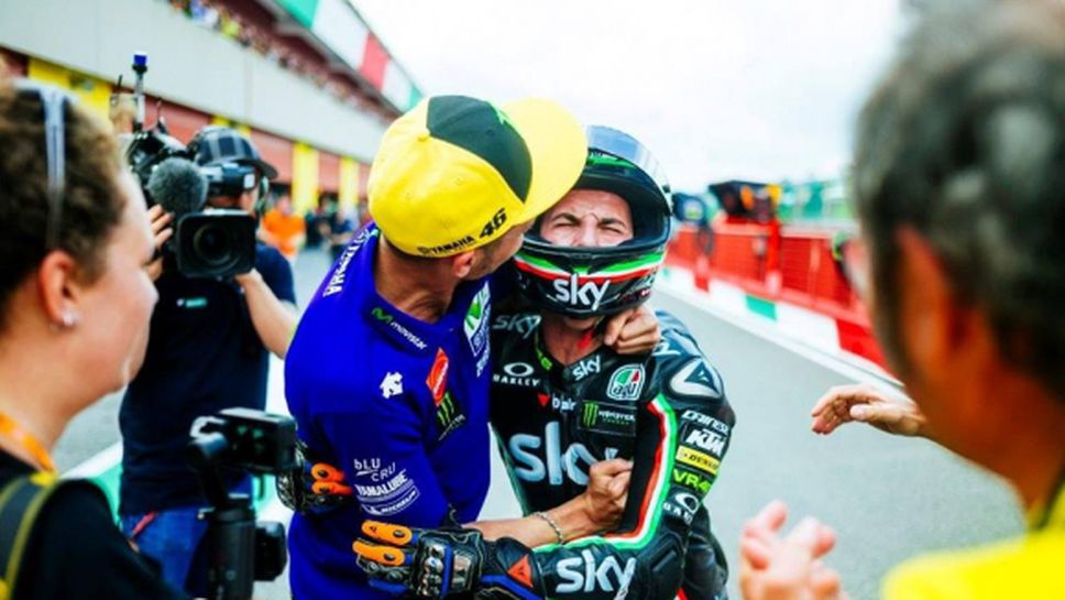 Пилот от отбора на Роси в Moto3 с първа победа в кариерата (видео)