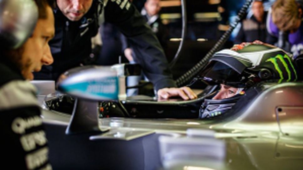 Лоренсо подкара болида на Хамилтън