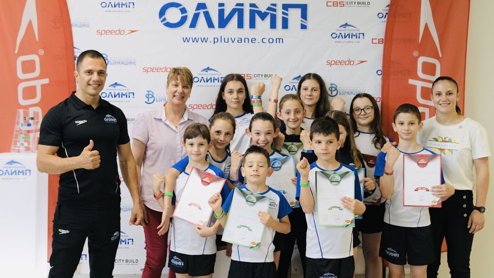 Таня Богомилова и Ивет Горанова вдъхновиха близо 200 талантливи плувци
