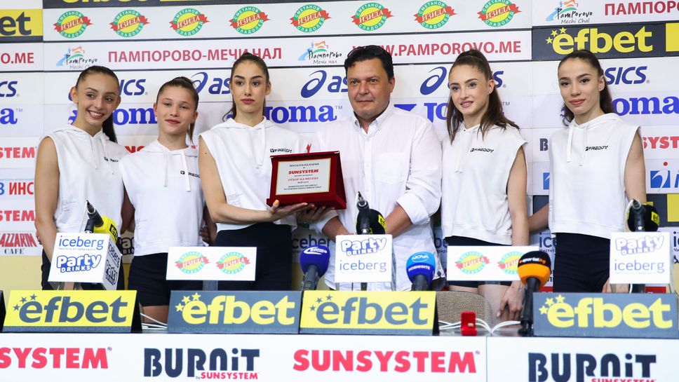 Наградиха Весела Димитрова за Треньор №1 и ансамбъла на България за Отбор №1 на месец май