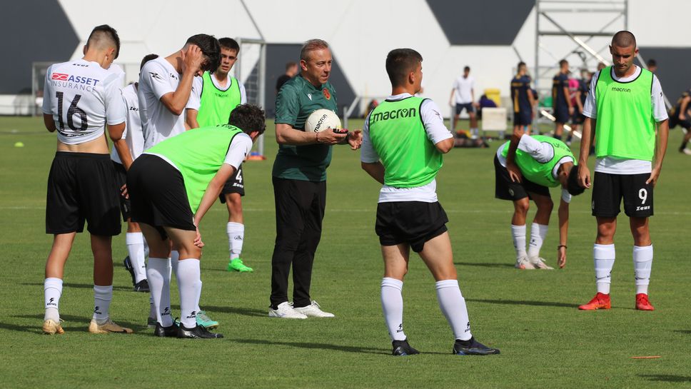 Над 50 треньори се включиха в обучителната програма на УЕФА "Про лиценз"