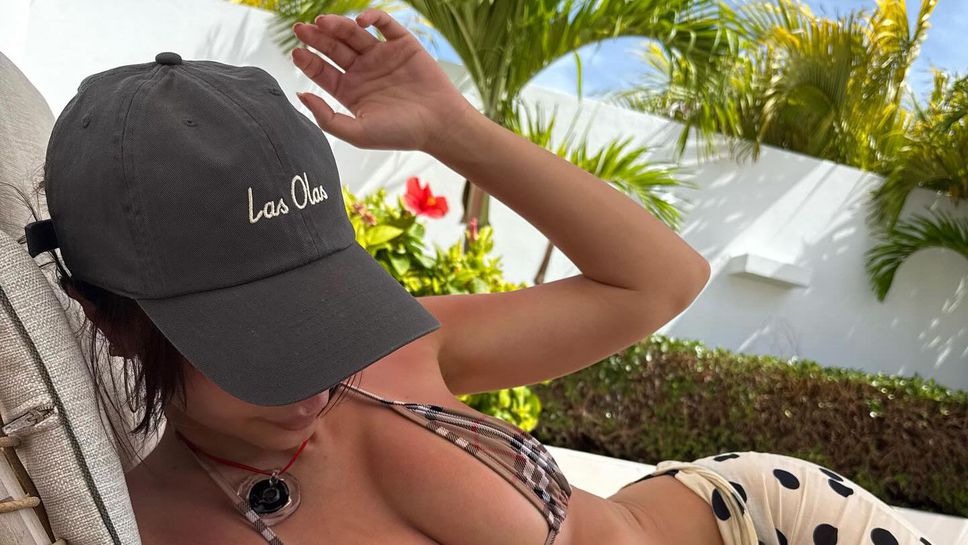 Емили Ратайковски явно е готова на всичко за да получи