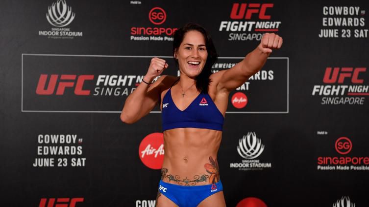 Джесика Ай показа шевовете на челото след UFC 264