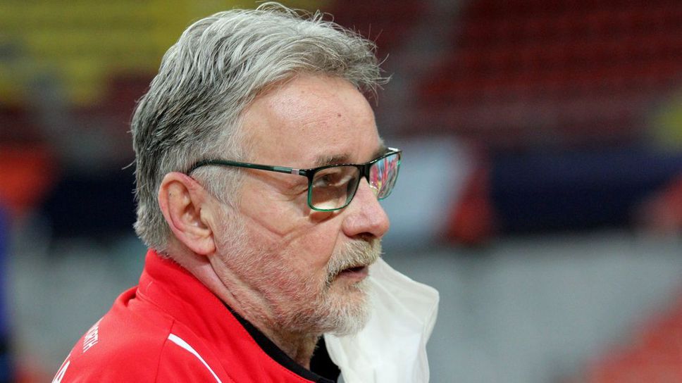 Селекционерът на Северна Македония разбра за уволнението си от Фейсбук