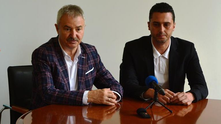 Мануел Марков чака две чужденки в Монтана