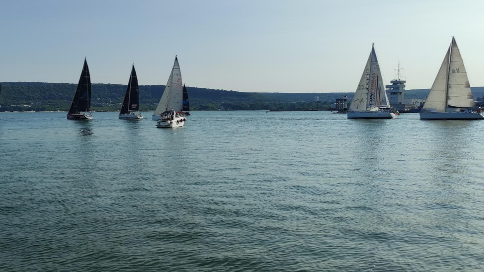 Първата регата "Варна 200" показва изключителна битка между екипажите