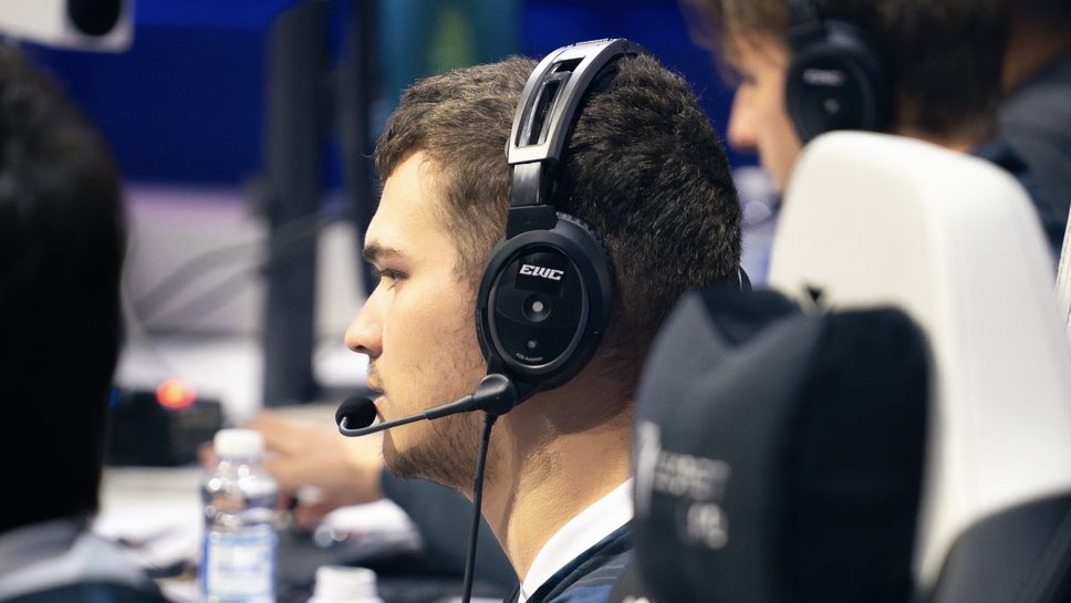 Два хикса и първо място за OG на Божидар "bzm" Богданов в групите в Рияд