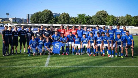 Играчите на Спартак (Варна) вдъхнаха кураж на съотборник