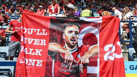 Емоции, сълзи, дебюти и победа за Ливърпул в първия мач на шампионите след смъртта на Жота