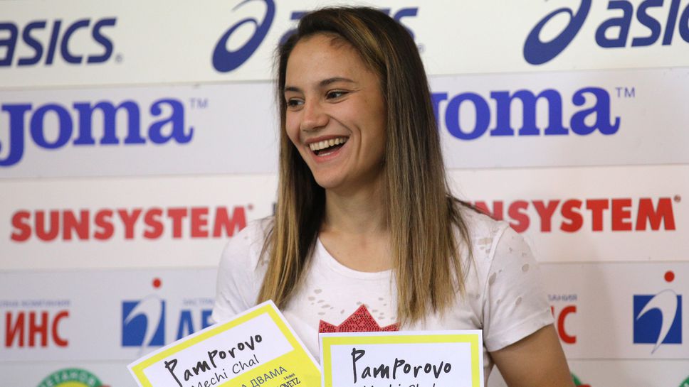 Награждаване на Ивет Горанова и Ангел Ленков  за Спортист и Треньор №1 на месец август