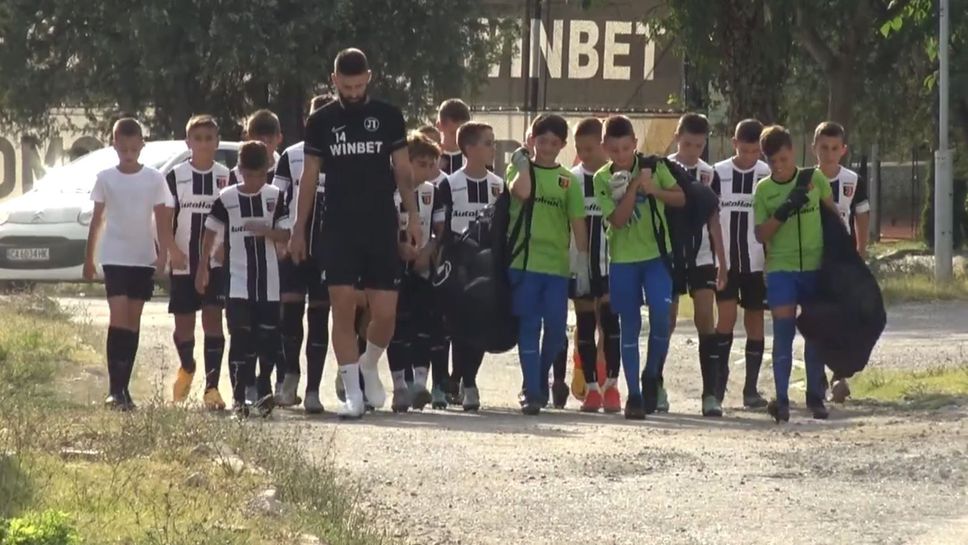 Димитър Илиев проведе тренировка с деца от школата на Локо (Пловдив)