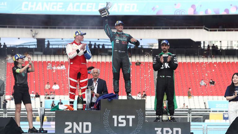 Новозеландецът Мич Еванс спечели 15-я старт от сезона във Формула