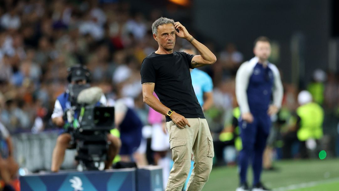 Енрике се оплака от качеството на терена и поздрави футболистите