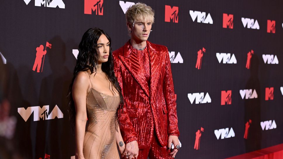 "Голата" Мегън Фокс събра погледите на наградите на MTV