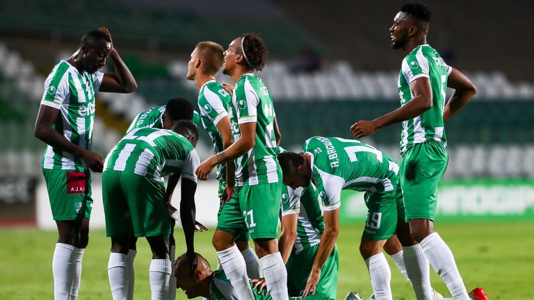  Депутат от партията на премиера се яви по екип на Берое и изиска министърът на енергетиката да даде клуба на почитателите за 1 лев 