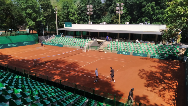 След едномесечен освежителен ремонт централният корт в Българския национален тенис