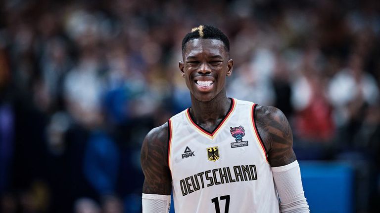 Националните отбори на Германия и Испания застават един срещу друг