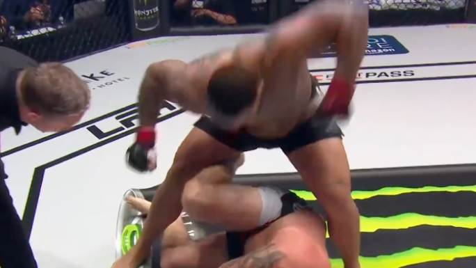 Олимпийски шампион по борба с успешен дебют в ММА