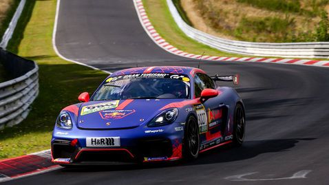 Лош късмет за Верстапен на „Нюрбургринг“, но ще получи лиценз