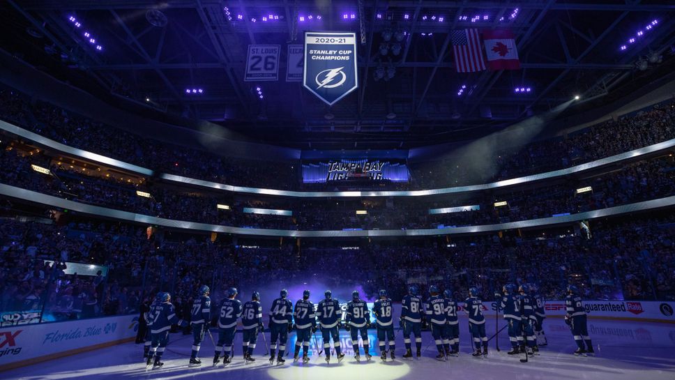 Шампионът Лайтнинг започна новия сезон на НХЛ с разгромна загуба