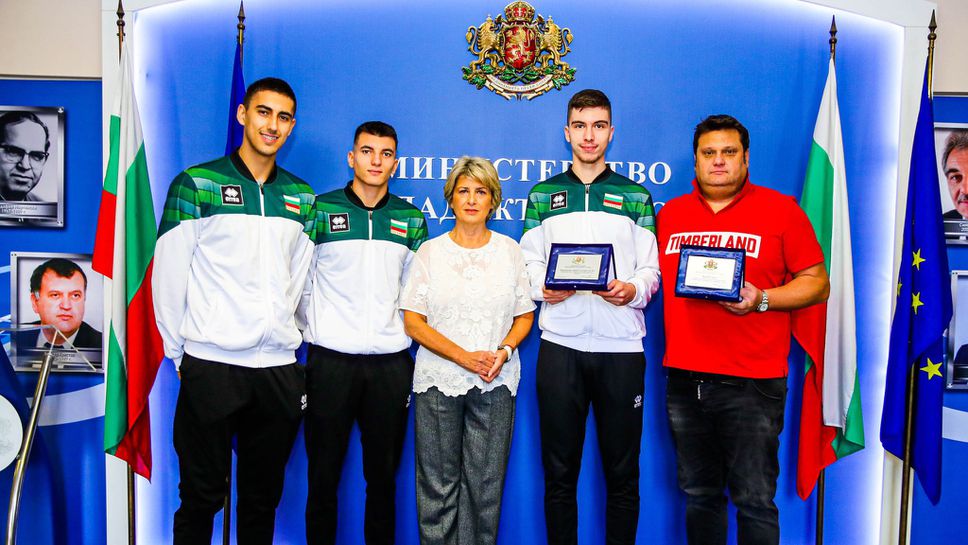 Министър Весела Лечева награди бронзовите медалисти от европейското първенство U20