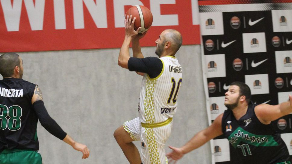 Четири поред за Движи Се-Проензи и Хюстън Бъкетс