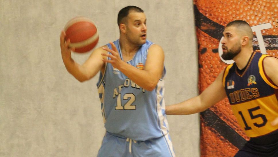 Симеон Ценов поведе Ероус към успех, Дървоядите нямат спиране в НАЛБ