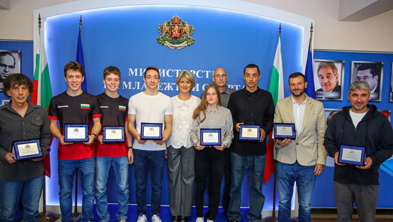 Министърът на младежта и спорта Весела Лечева връчи почетни плакети