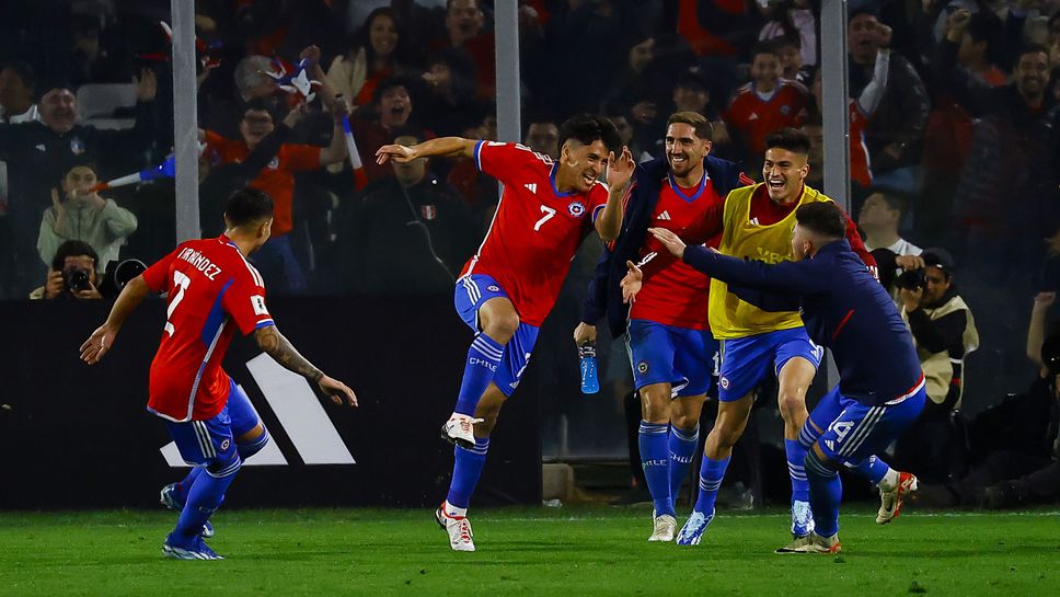 Късни голове осигуриха първа победа на Чили