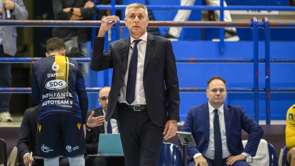 Радостин Стойчев остава начело на Верона засега