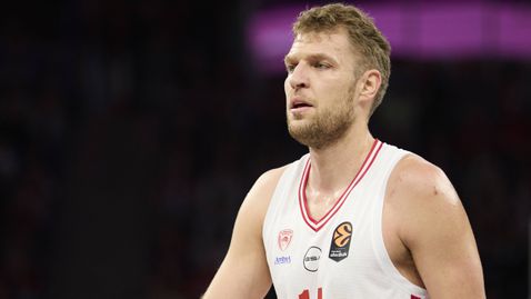 Везенков и Олимпиакос стъпиха накриво в Милано