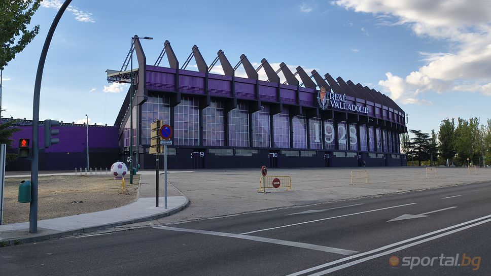 България излиза на стадион, виждал скандален шейх, камила-фен и Феномена-началник