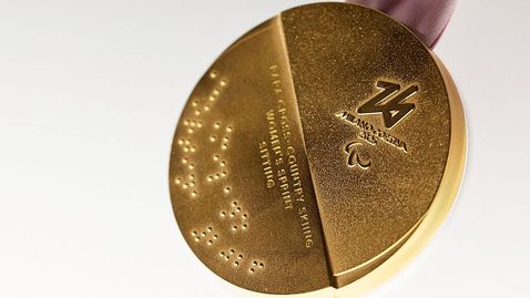 Норвегия с над 40 медала ден преди края