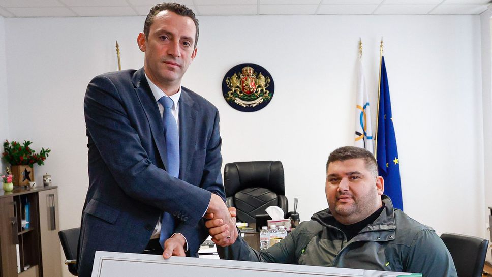Иван Пешев награди световния шампион за хора с увреждания Ружди Ружди