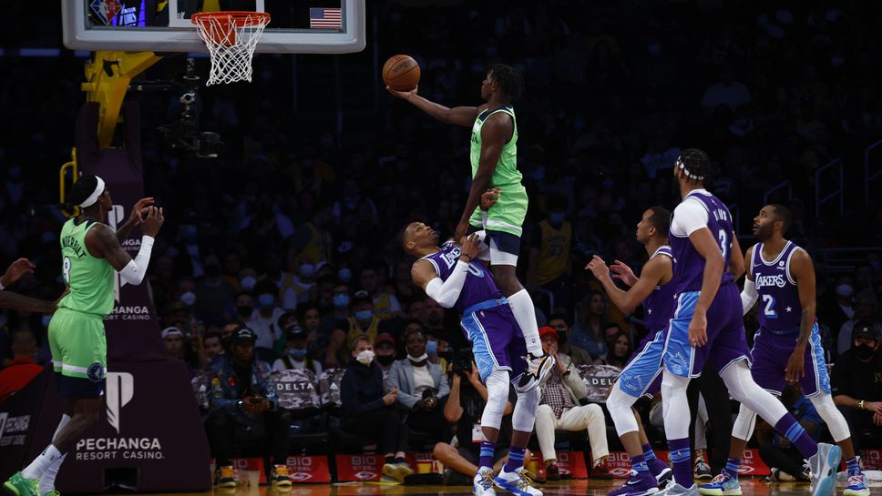 Лейкърс с грандиозна домакинска издънка