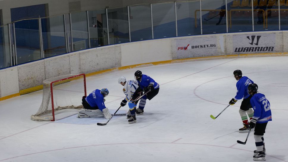 НСА победи убедително Левски по хокей