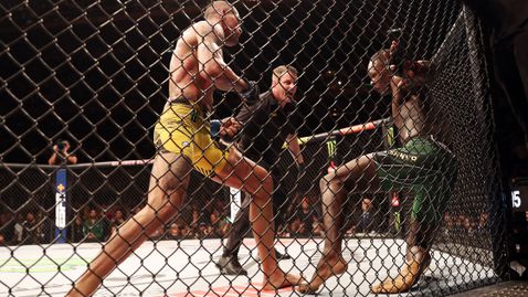  Алекс Перейра сервира сензацията в UFC след нокаут над Адесаня 