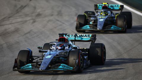  Мерцедес с съвършен късмет да прекъсне сухата си серия във Формула 1 
