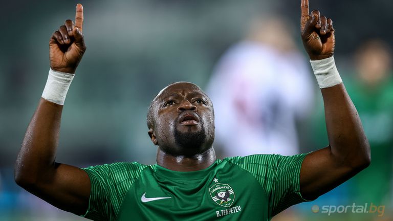 Преговорите между Лудогорец и Фейенорд за трансфера на Бърнард Текпетей